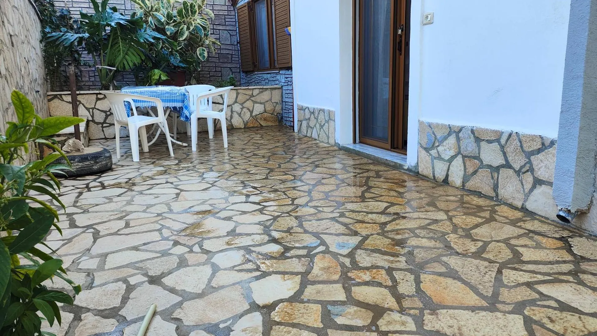 Hola Rooms Ksamil Guest house